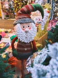 Festival of Frugal Light: Yuletide on Sham Shui Po's Streets