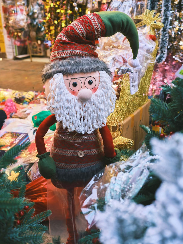 Festival of Frugal Light: Yuletide on Sham Shui Po's Streets Festival of Frugal Light: Yuletide on Sham Shui Po's Streets