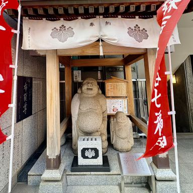 雑司ヶ谷七福神 布袋尊】ビルの1階に佇む癒しの七福神 | Trip.com 東京