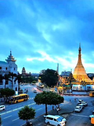 🇲🇲 Yangon in the Rainy Season: More Beautiful Than You'd Imagine 🌧️