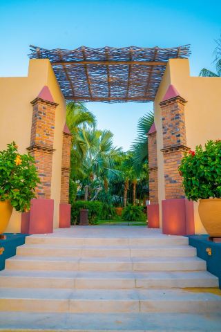 Pool, Dinner, and a Relaxed Afternoon at Sufi