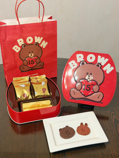 LINE FRENDS ブラウン　chocolate LINE FRIENDS BROWN 15th Anniversary Assorted Snack Gift Box