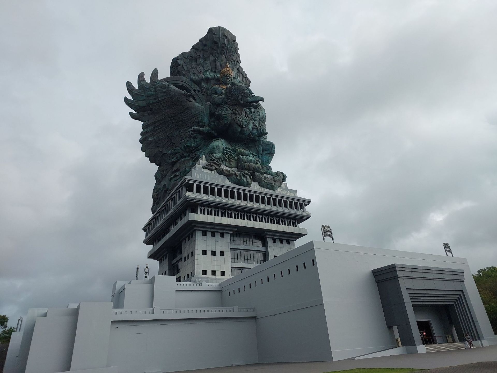 อุทยานวัฒนธรรม GWK คือสถานที่ที่ความงามทางธรรมชาติของบาหลีมาบรรจบกับมรดกทางวัฒนธรรมอันยิ่งใหญ่!