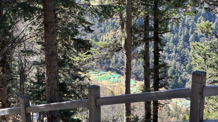 Huanglong and Jiuzhaigou.