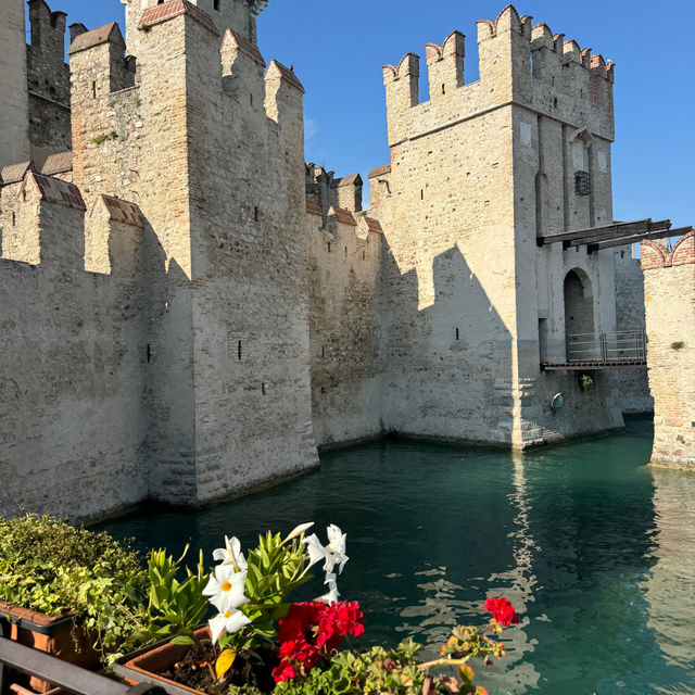 美丽的西尔庙内小镇(Sirmione), Lake Garda(加尔达湖), Italy 