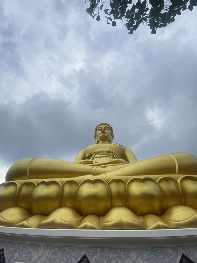 天井に広がる宇宙🪐✨🇹🇭バンコクの寺院【ワット・パークナム】