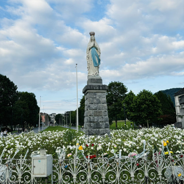 A solemn holiday in Lourdes