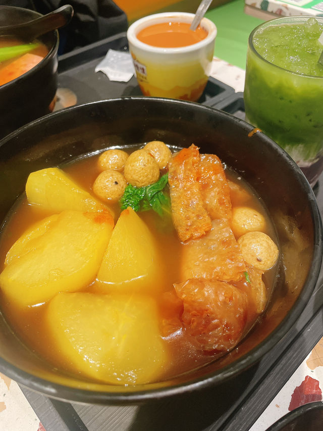 老字號車仔麵🍜一定要試招牌咖哩辣醬～