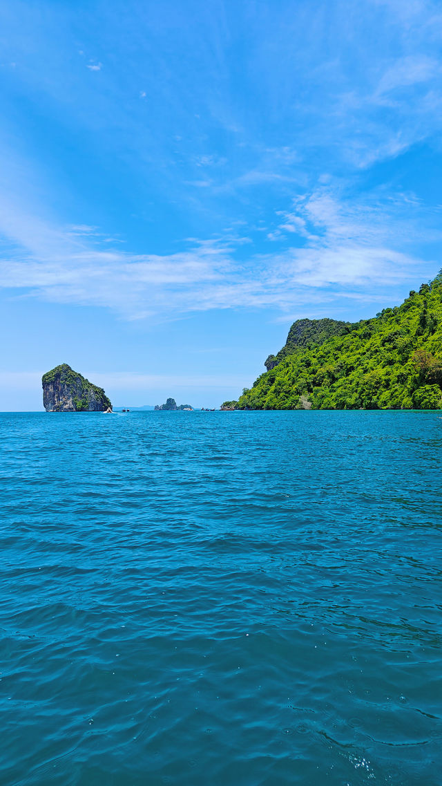 Island-Hopping from Ao Nang – 4-Island or Hong Islands Adventure 🛥️