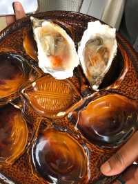 Oysters by the beach on a sunny weekend in Margate.☀️⛱️🏝️