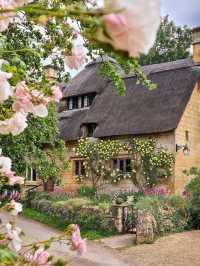 🏡 Cotswold Cottage: A Timeless Escape into English Country Charm 🌸
