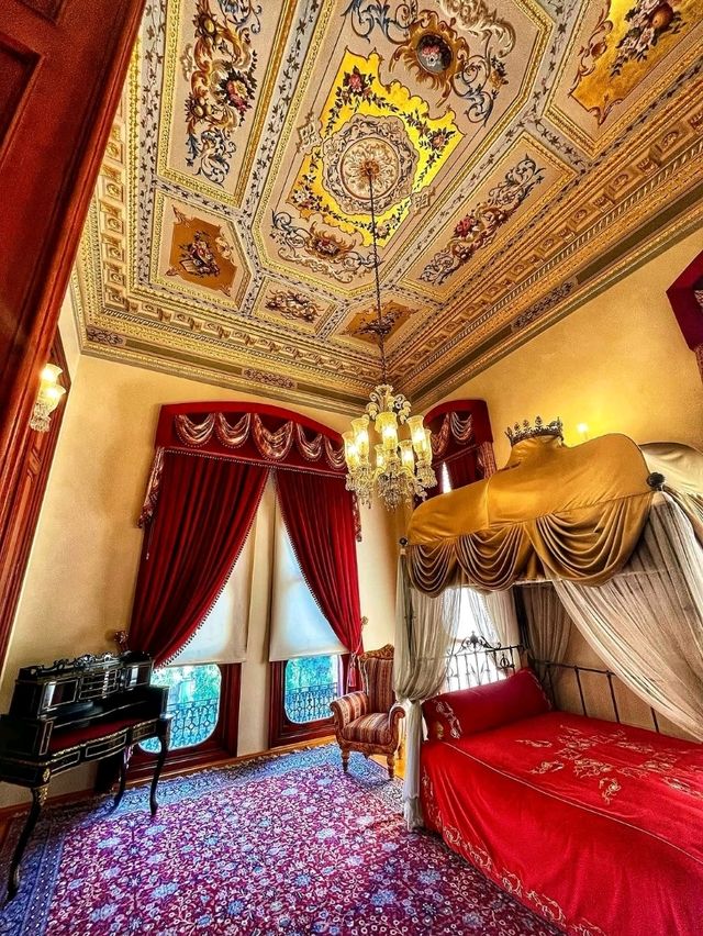 Kasr-ı Hümayun Pavilion, Türkiye: Ottoman Elegance by the Lake