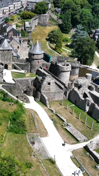 The 🏰 Fougères – France’s Fairytale Fortress Town