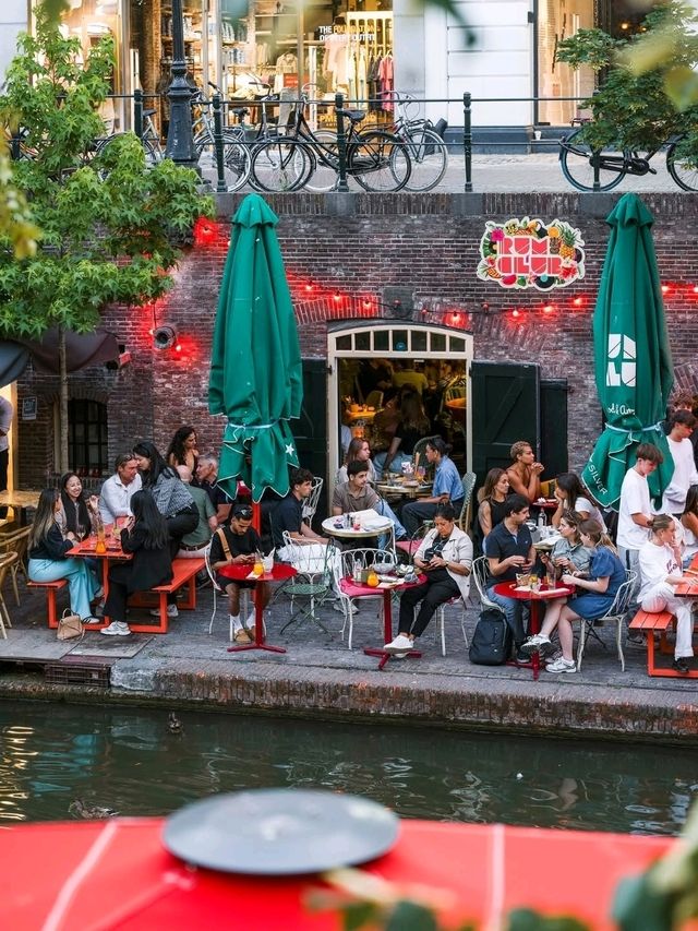 🏰🚲 “Hidden Canals & Timeless Charm: A Day in Utrecht” 🇳🇱