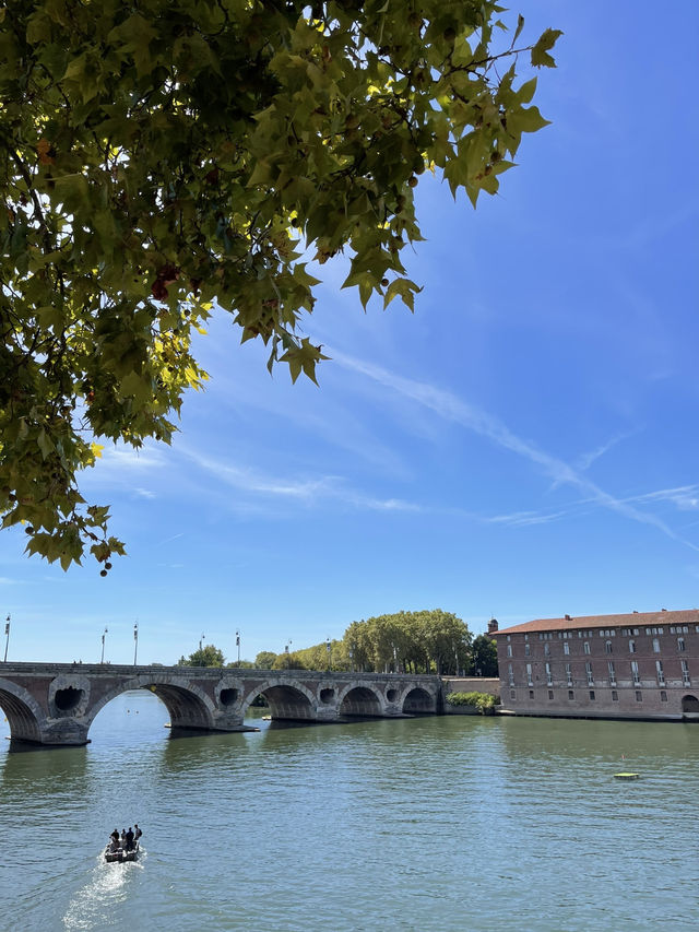 Toulouse: Pink Streets & Southern Charm 🌸🏛️🌊 Toulouse: Pink Streets & Southern Charm 🌸🏛️🌊