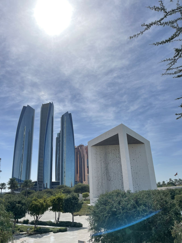🏙️ Abu Dhabi – Modern Marvels & Desert Charm 🌟🏜️