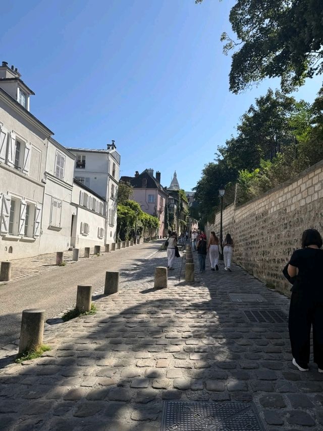 Discover Paris's bohemian heart in the 18th Arrondissement! 🗼 Discover Paris's bohemian heart in the 18th Arrondissement! 🗼