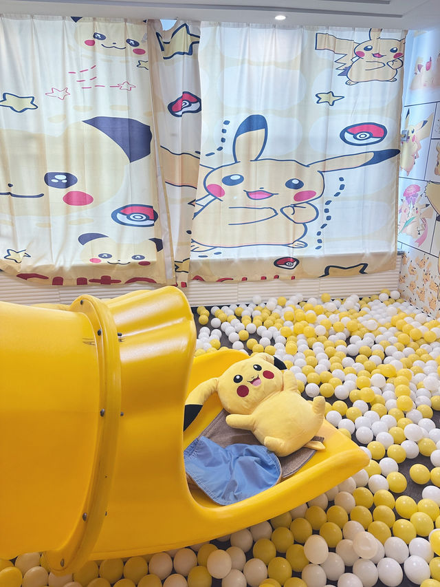 💰人均只需約 $100，就可以入住比卡超主題滑梯房🤩