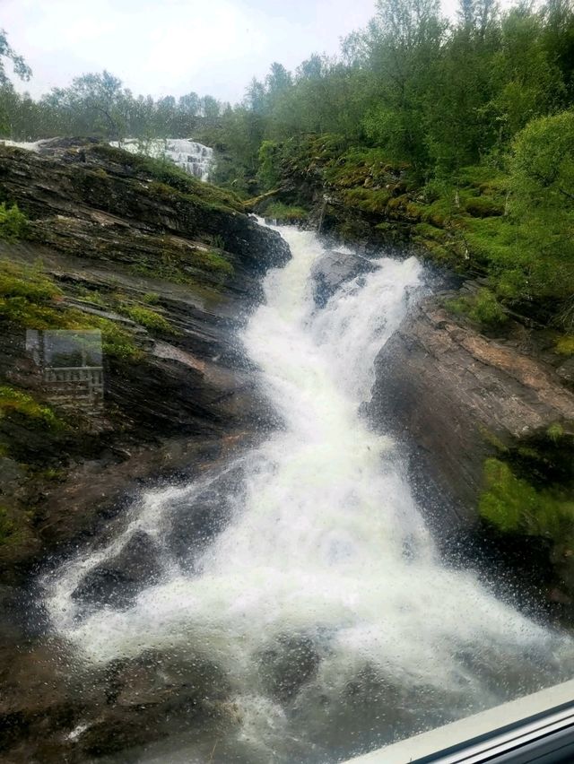 🏔️ Lofoten, Norway — Dramatic Peaks, Quiet Fjords, and Storybook Villages