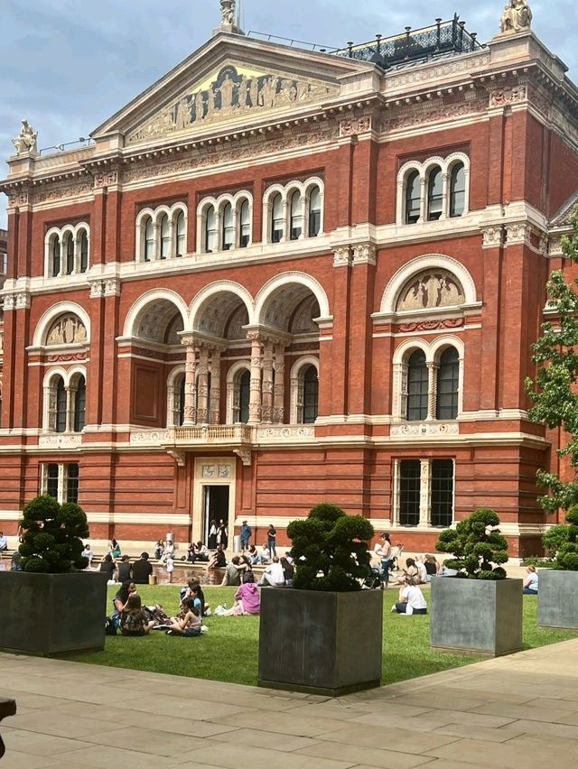 London: Eternally Worth It, Rain or Shine