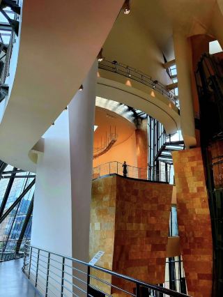 ประสบการณ์สุดดื่มด่ำกับความคิดสร้างสรรค์สมัยใหม่ 🏛️✨🎨