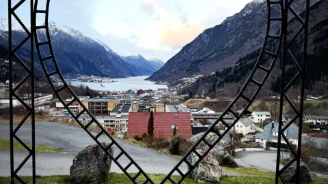 พัก 1 คืนที่โรงแรม Vikinghaug เมืองออดดา — traveler post in Odda