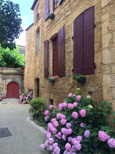 ひと味違うフランス：サルラ（Sarlat）。