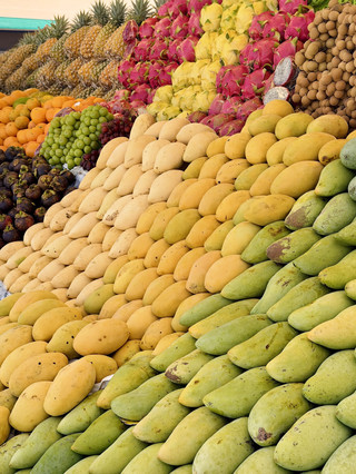 Must-Try Food in Thailand: Fresh Fruit for the Beach 🍍🥭
