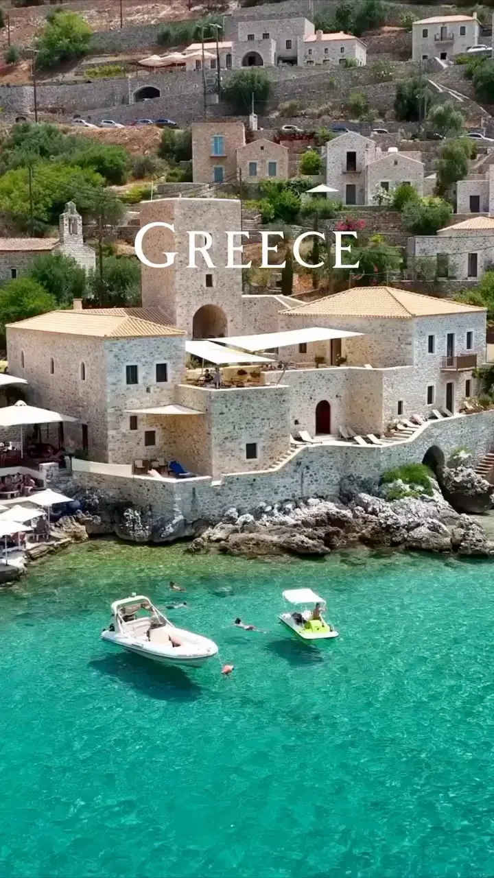 🇬🇷 Greece: Where Every Sunset Feels Like a Dream