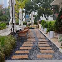 Warm Culinary Haven at Mama Kelly