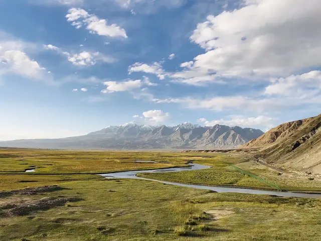 A place where the temperature drops in a second, the Mustag Glacier Park