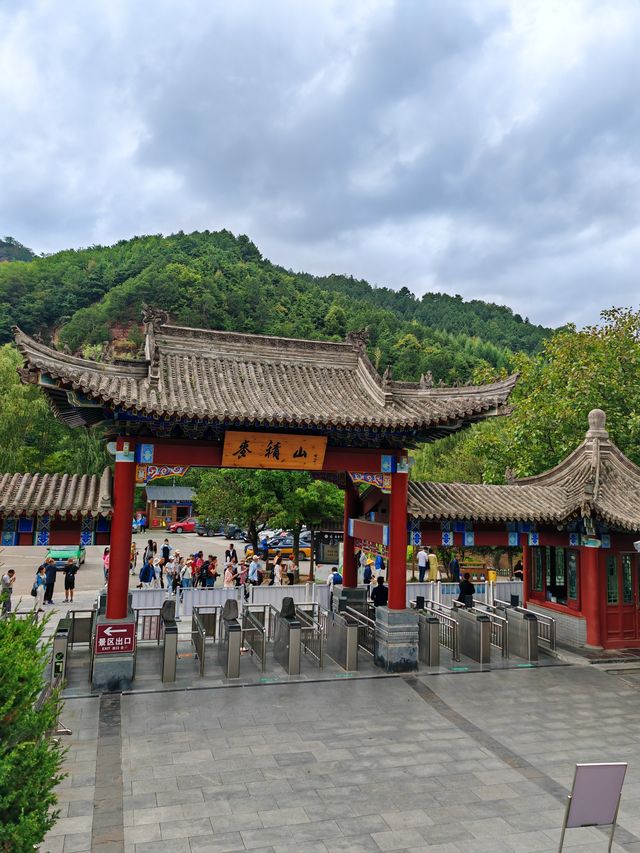 甘肅天水麥積山石窟藝術瑰寶