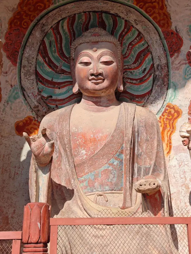 Strolling through the Maijishan Grottoes, the view from the high altitude is so thrilling!