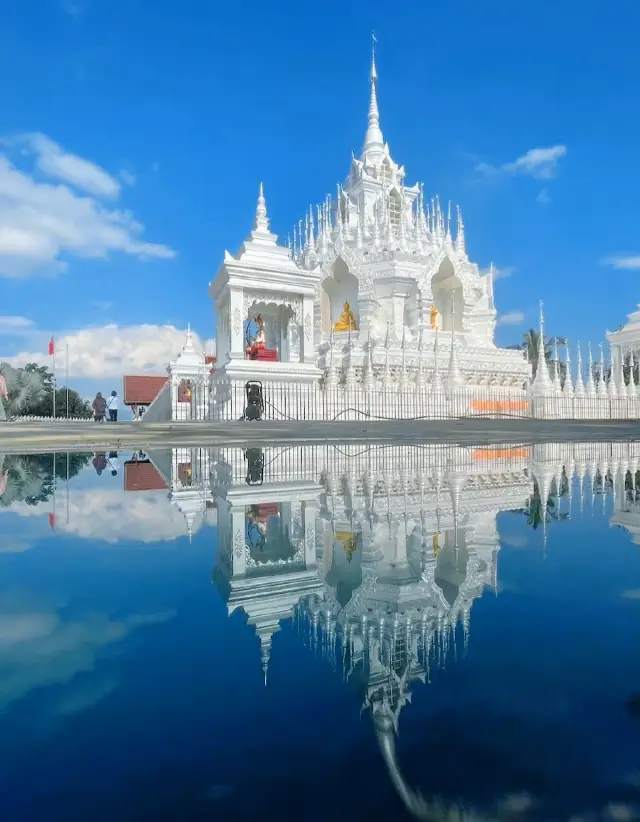 Places without internet celebrities are fun, such as the niche attraction Prajna Temple in Xishuangbanna