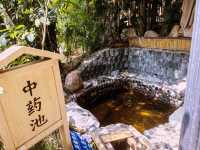 實現泡湯自由的地方—臨滄金灣半山溫泉酒店，你玩得可真花啊！