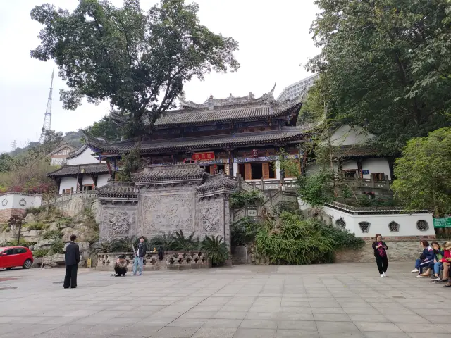 Chongqing Guanyue Temple One-Day Tour