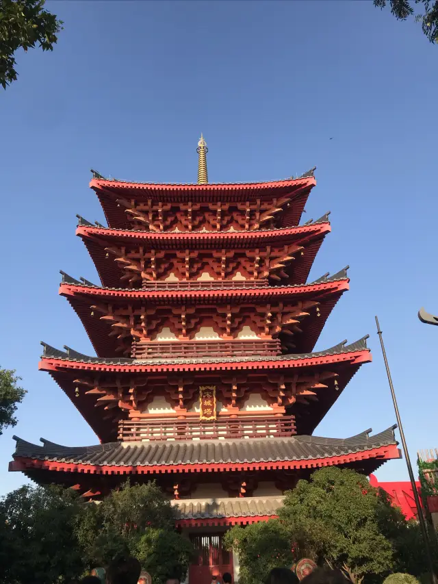 ห้ามพลาดเยี่ยมชมสวนสนุก Xi'an Qian Gu Qing ในช่วงวันหยุดแรงงานวันที่ 1 พฤษภาคม ควรจัดสรรเวลาครึ่งวันให้กับที่นี่ นอกจากการแสดงแล้วยังมี