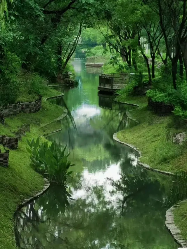 Beijing's free fairyland park! A real-life version of the Emerald City from The Wizard of Oz!