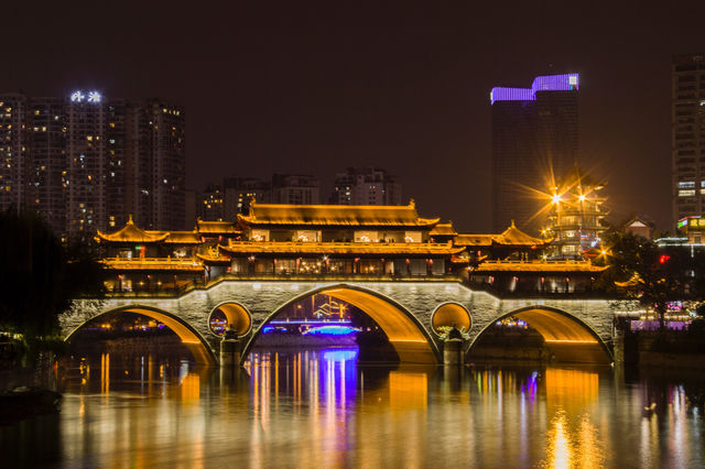 摩登成都，觀摩24小時流動的現代畫卷！