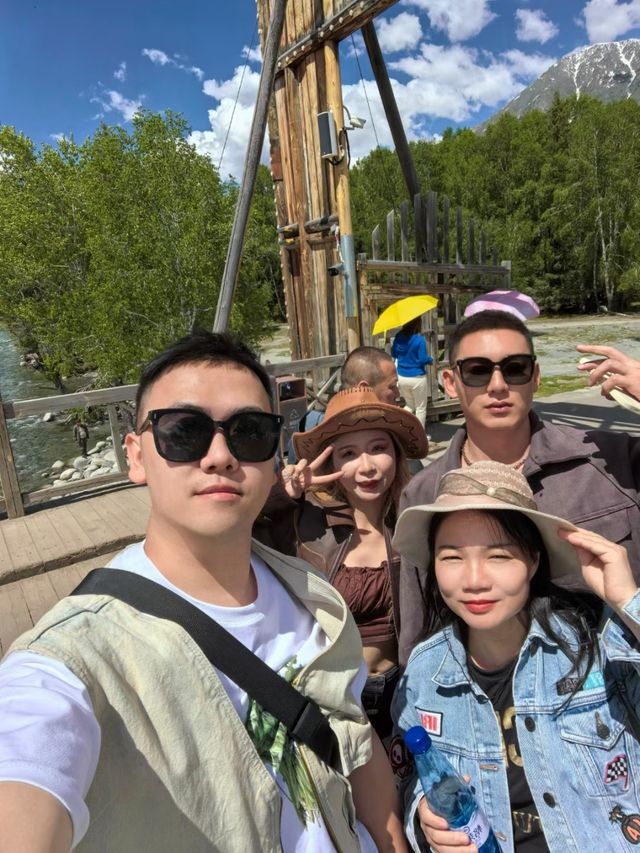 與冬天不同，夏天的禾木更像童話世界