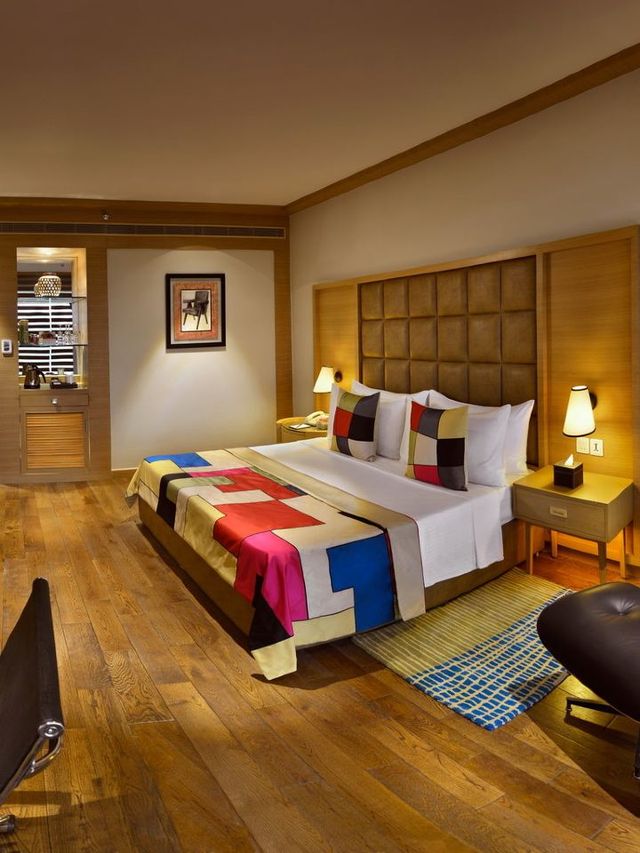 🌟 Chandigarh's Finest: Stay at The Lalit! 🛌✨
