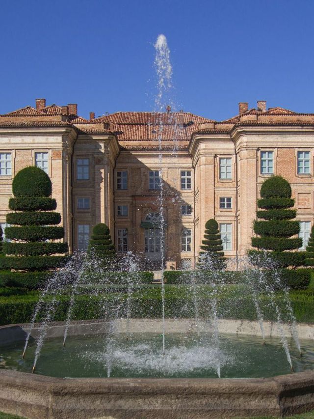 🏰✨ Piedmont's Palatial Paradise: Castello di Guarene 🇮🇹