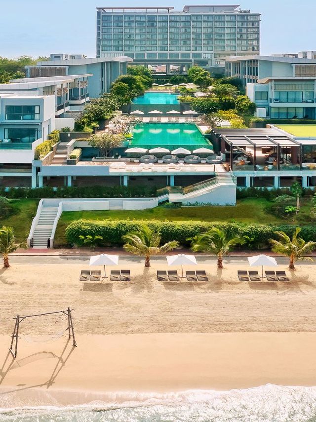 🌴✨ Pattaya Paradise: Renaissance Resort & Spa 🌅🏖️
