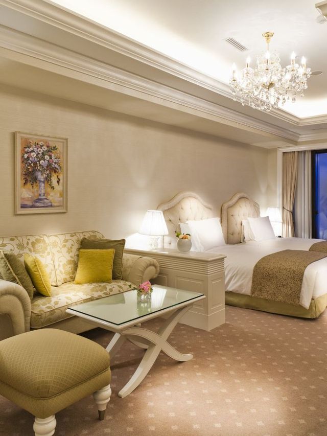 🏨✨ Kobe's Harborland Hideaway: La Suite Luxury 🌊🌃