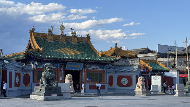 呼和浩特｜席力圖召，看完寺廟還能餵鴿子