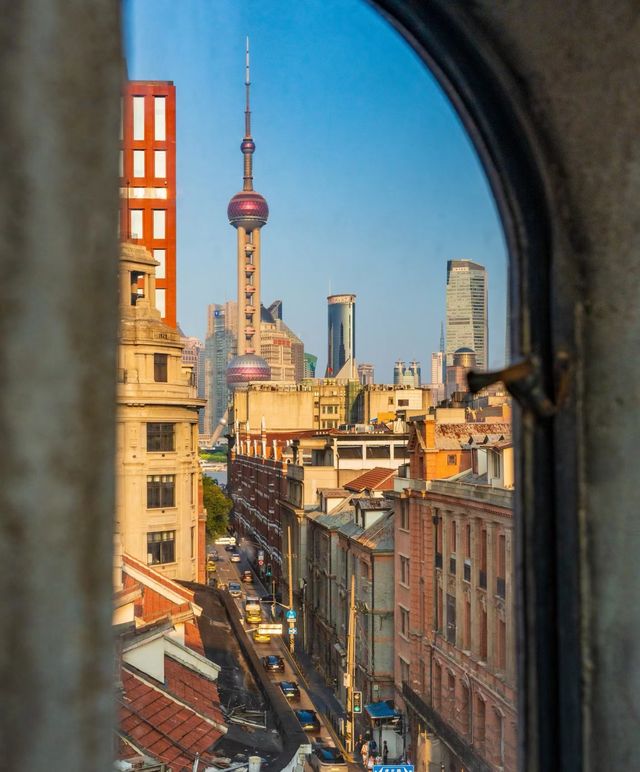 一扇窗俯瞰上海的璀璨歲月,直接令人震撼。