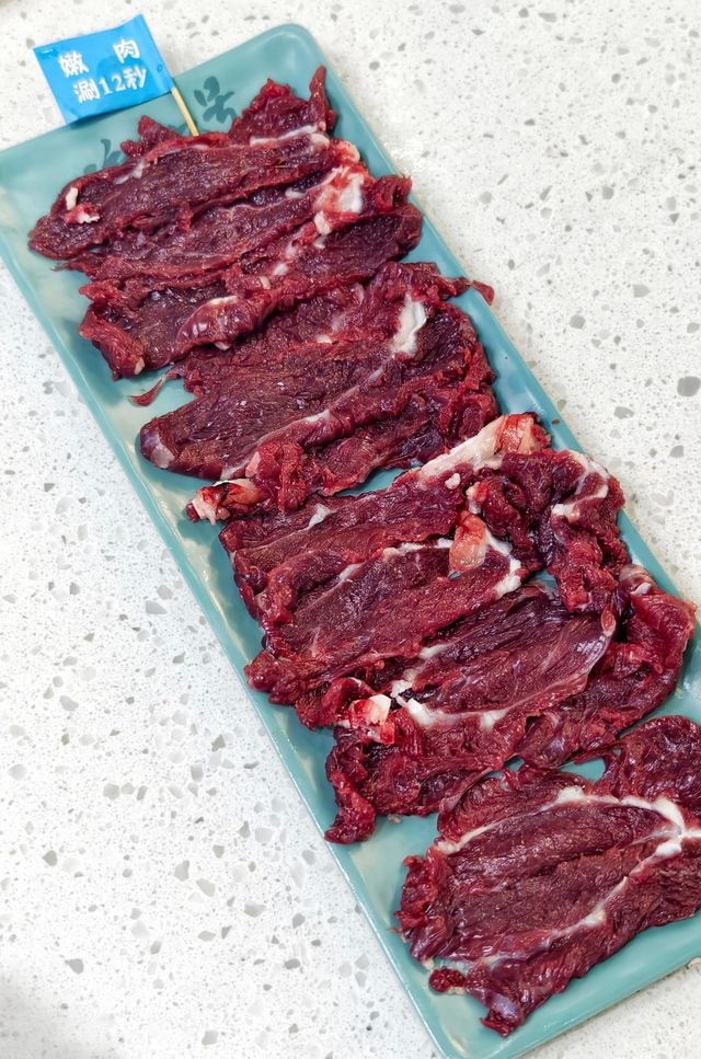 實惠養生的灣區九號鮮切牛肉火鍋。