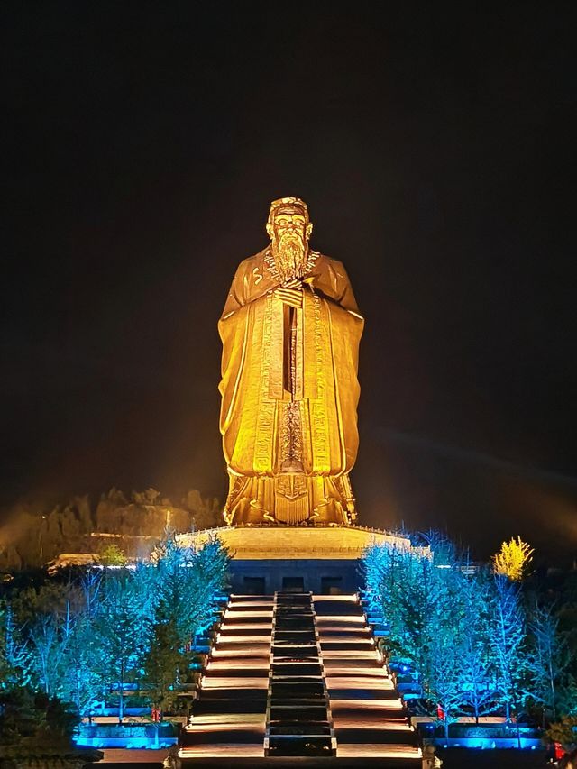 山東尼山聖境感悟儒家文化的深厚底蘊。