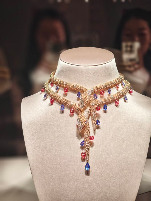 劉亦菲同款靈蛇·生生不已寶格麗蛇年特展