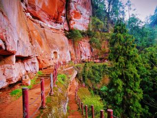 Venture into Dayuandong Scenic Area and unlock a wondrous world hidden among forests and caves.